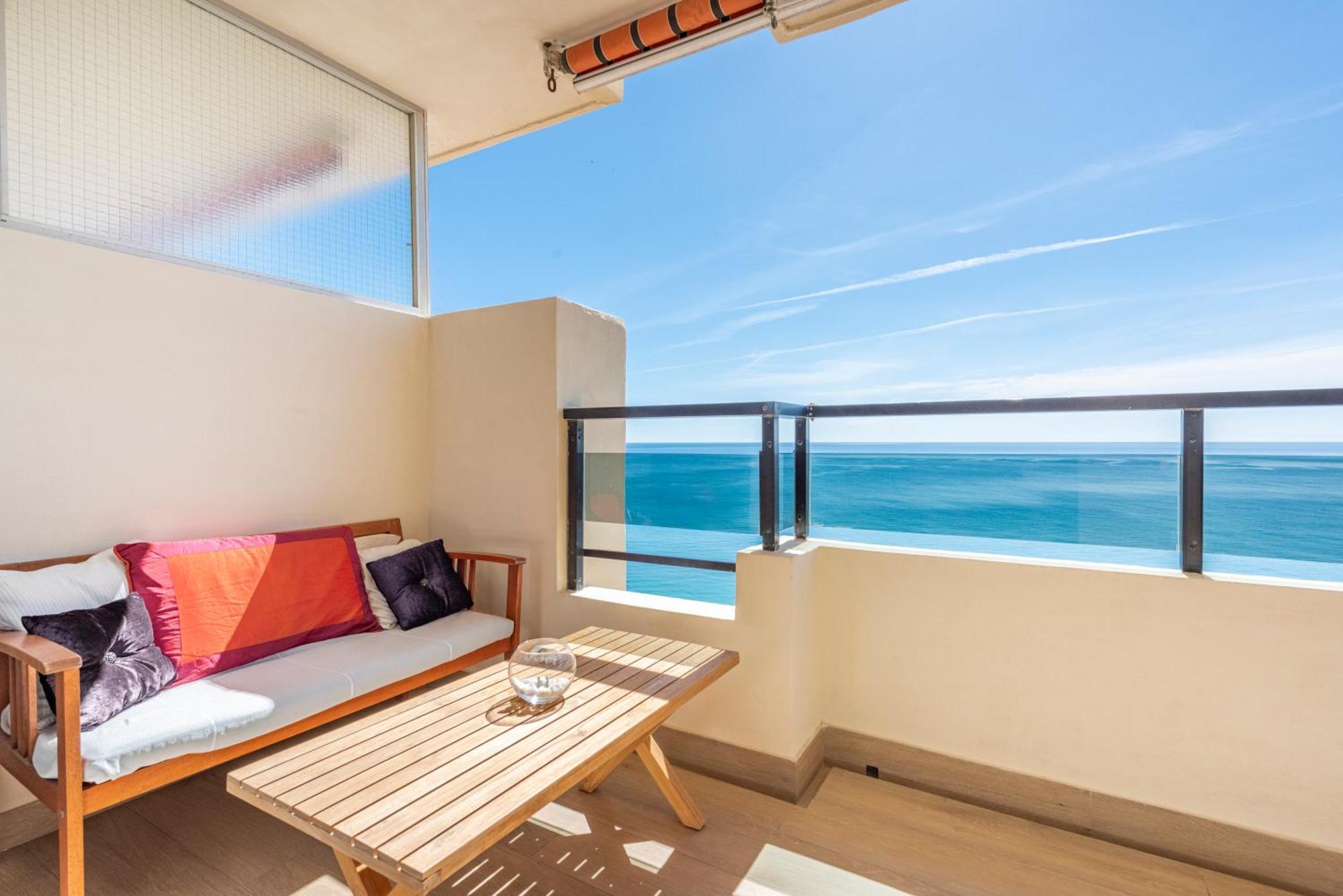 Beachfront -- New Luxury Apartment -- 1ª Linea Playa -- Fuengirola City Center -- Private Parking -- Panoramic Sea Views -- Eksteriør bilde