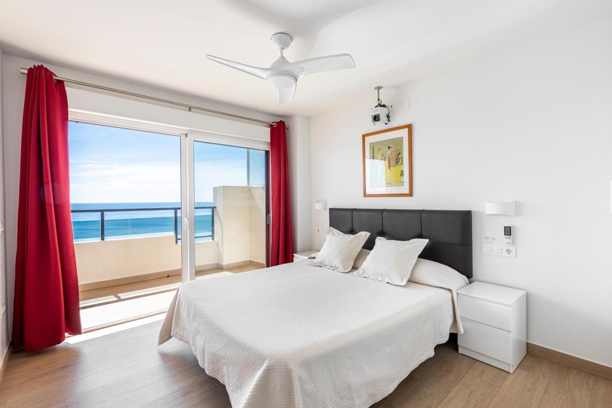 Beachfront -- New Luxury Apartment -- 1ª Linea Playa -- Fuengirola City Center -- Private Parking -- Panoramic Sea Views -- Eksteriør bilde