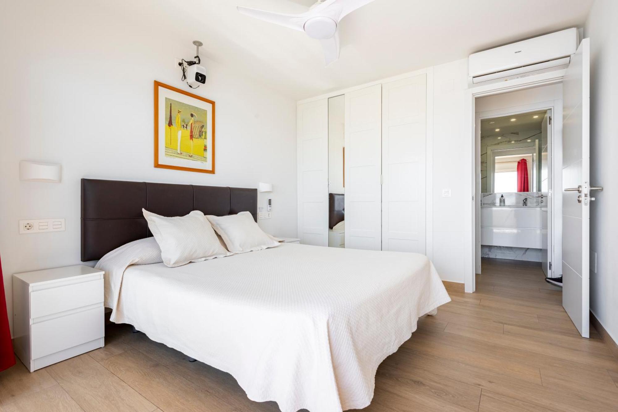 Beachfront -- New Luxury Apartment -- 1ª Linea Playa -- Fuengirola City Center -- Private Parking -- Panoramic Sea Views -- Eksteriør bilde