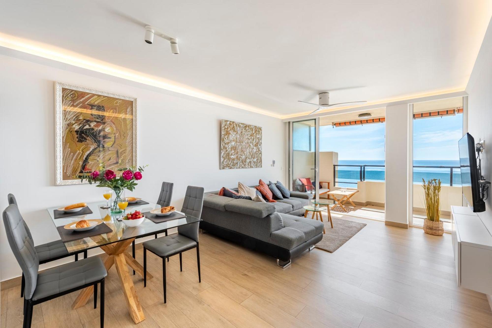 Beachfront -- New Luxury Apartment -- 1ª Linea Playa -- Fuengirola City Center -- Private Parking -- Panoramic Sea Views -- Eksteriør bilde