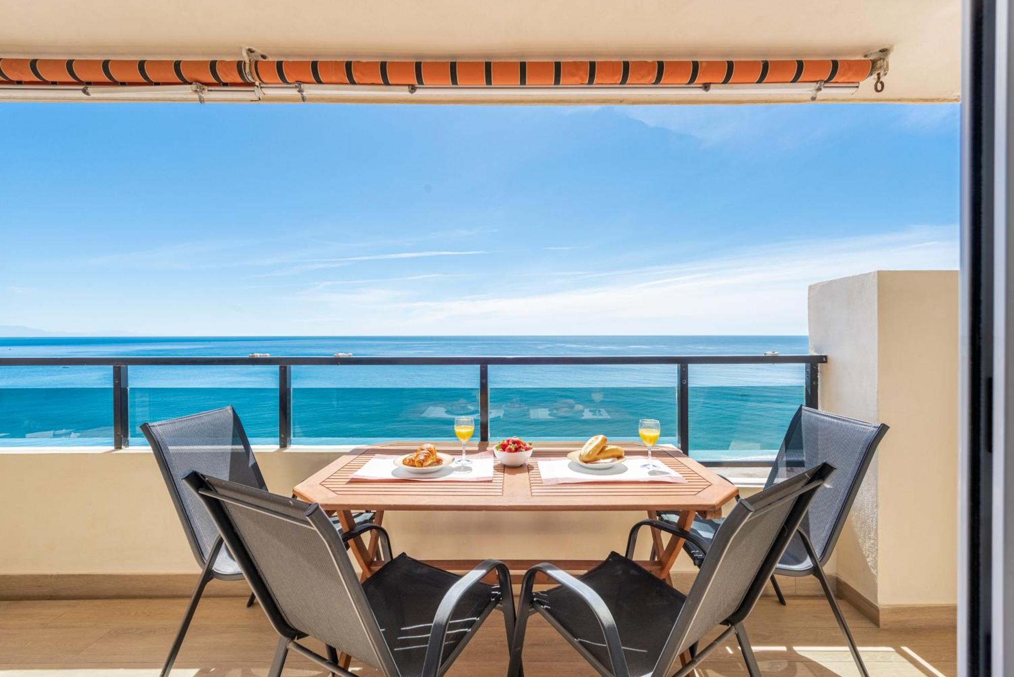 Beachfront -- New Luxury Apartment -- 1ª Linea Playa -- Fuengirola City Center -- Private Parking -- Panoramic Sea Views -- Eksteriør bilde