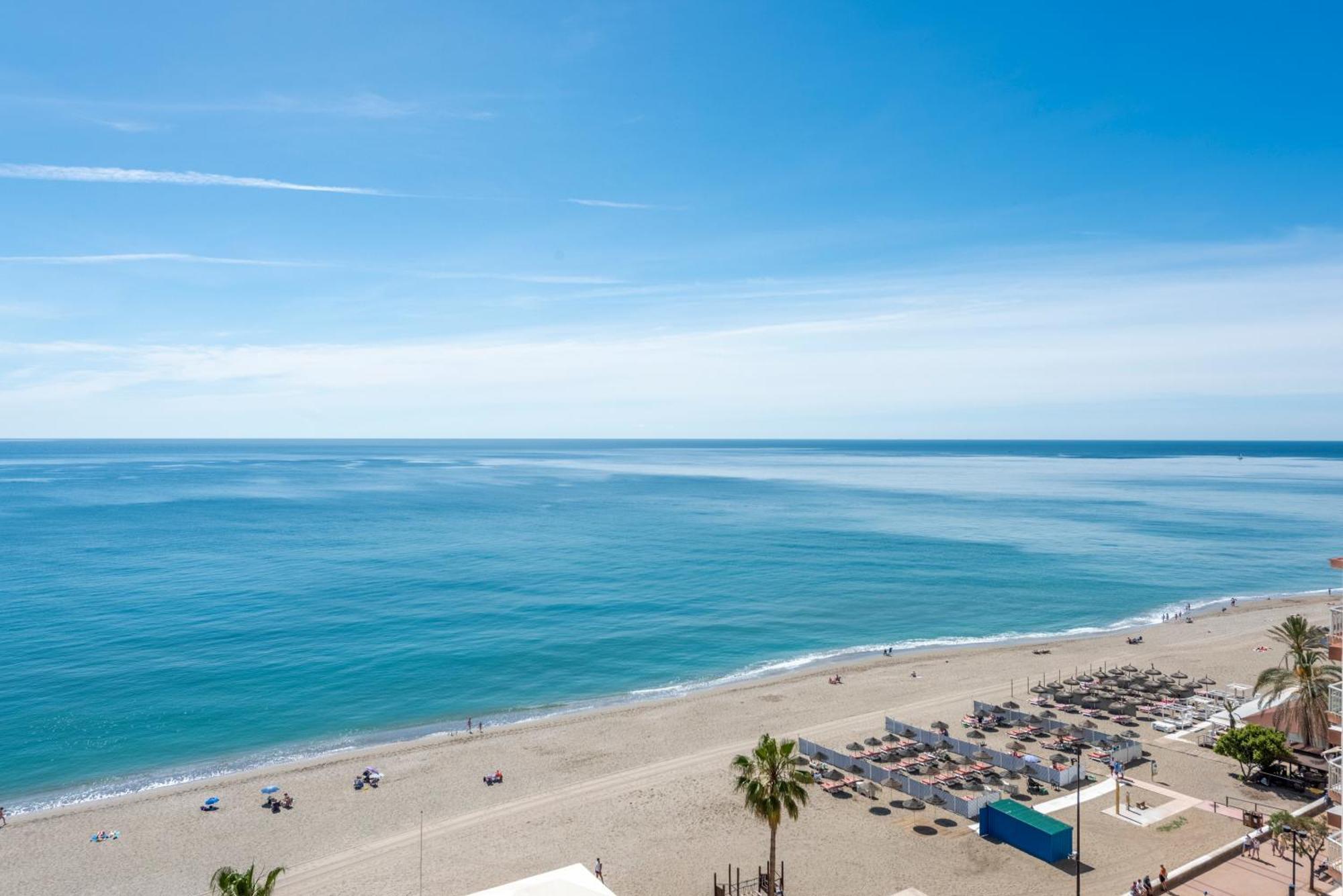 Beachfront -- New Luxury Apartment -- 1ª Linea Playa -- Fuengirola City Center -- Private Parking -- Panoramic Sea Views -- Eksteriør bilde